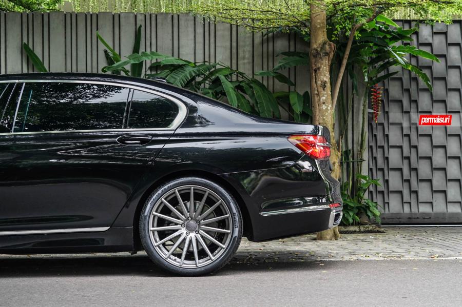 Детали экстерьера BMW 740Li on Vossen Wheels (VFS2) 2017 года  (фото 3 из 8)